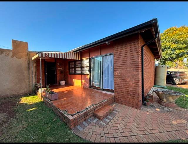 3 BEDROOM HOUSE FOR SALE IN MARTINDALE